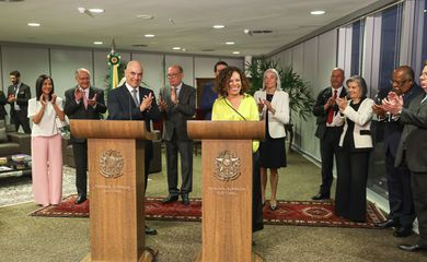 Presidente Maria Rosângela Lopes parabeniza nova ministra do TSE
